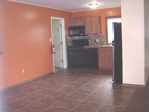 5th image of 15 Sterling Ln