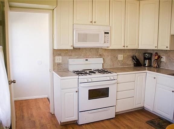 4th image of 705 Village Square Dr