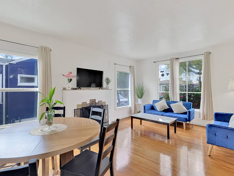 271 W Broadmoor Blvd — Photo 5