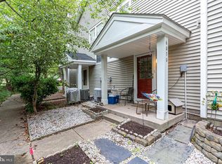 6030 Netherton St, Centreville, VA 20120