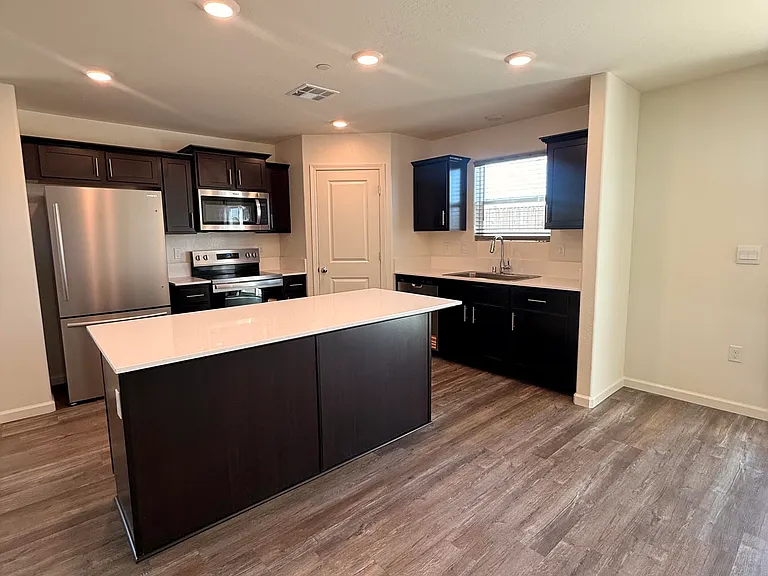 2225 Samuel St — Photo 8