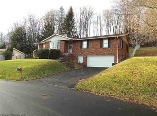 14 Hollen Cir, Fairmont, WV 26554