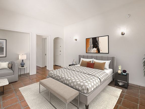 4th image of 1848 N Mariposa Ave #205