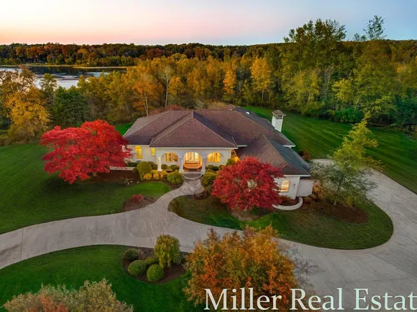 660 Indian Hills Dr, Hastings, MI 49058