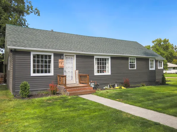 107 E 9th Ave, Groton, SD 57445