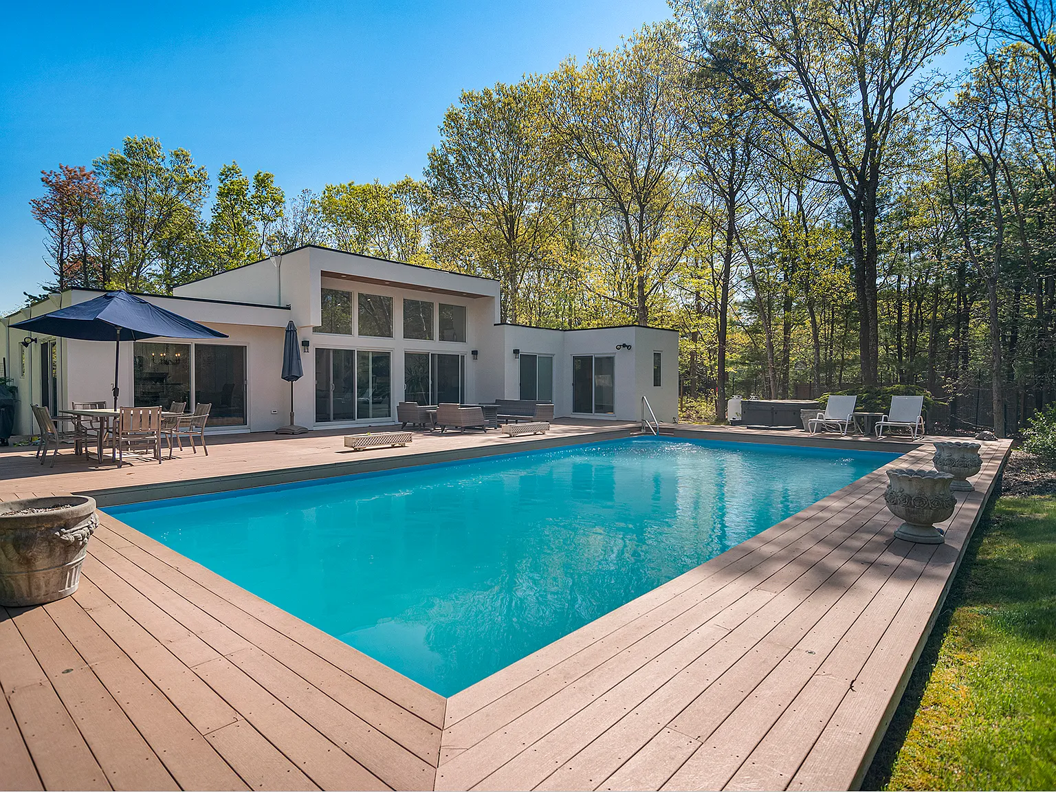 Quogue Village with Pool and Tennis — Photo 3