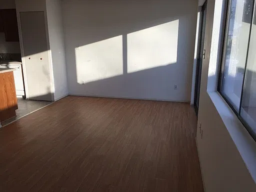 1215 W Ivy Ave — Photo 4