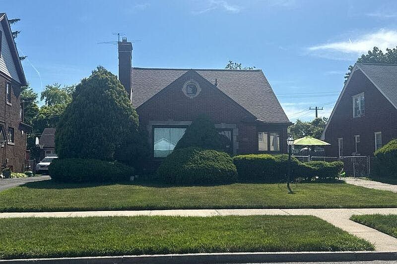 1st image of 3703 Balfour Rd
