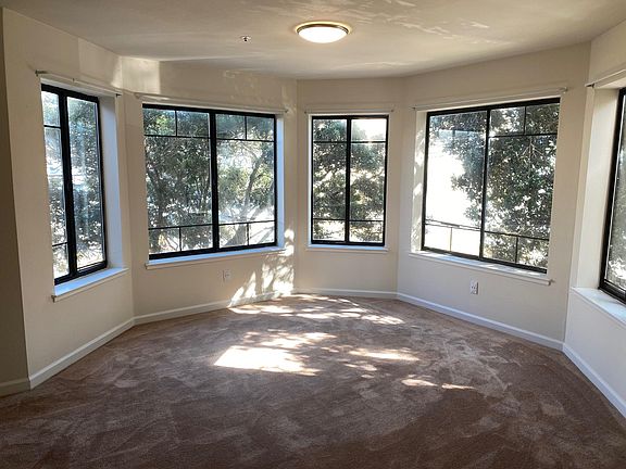 2nd image of 3111 Vicente St #101