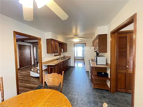 4th image of 1821 Saint Regis Circle