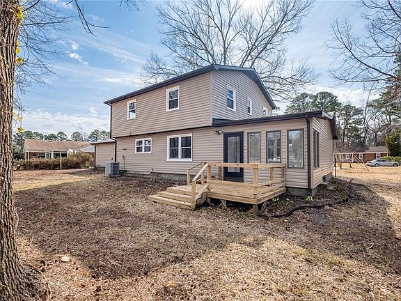 4th image of 3220 Club House Cir