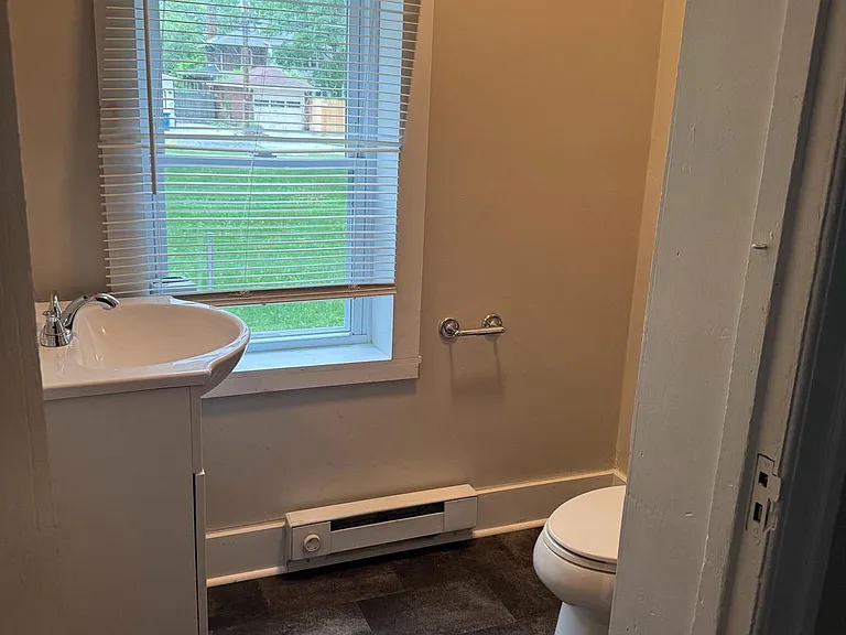 453 W Middle St — Photo 7
