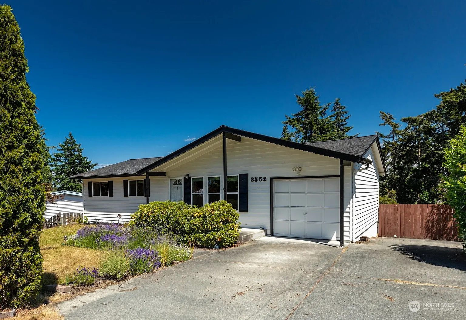 2552 Ridgeview Drive photo 1