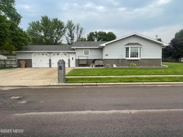 1717 Bogue Ave NE, Watertown, SD 57201