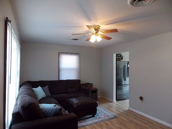 4th image of 814 S Middleboro Ave