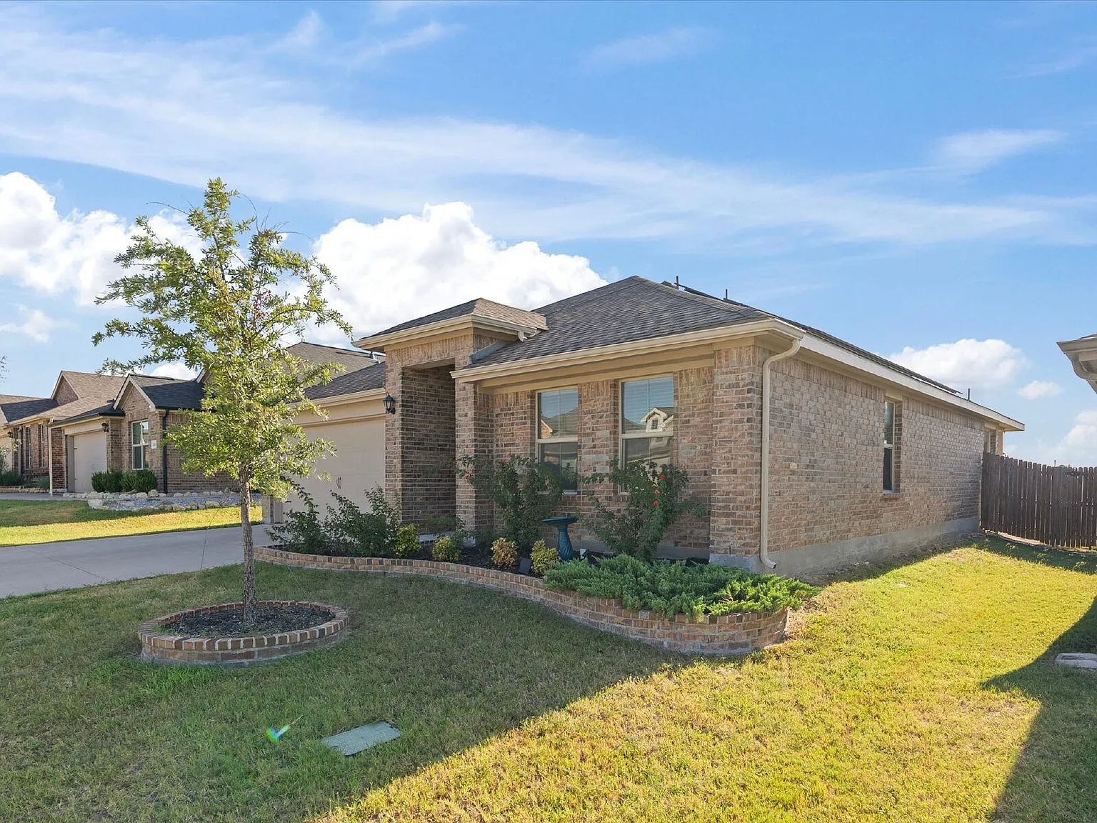 4 bed, 2.0 bath, 1578 sqft, $2,400 — Photo 2