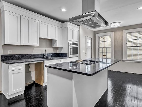3rd image of 601 Chapel St
