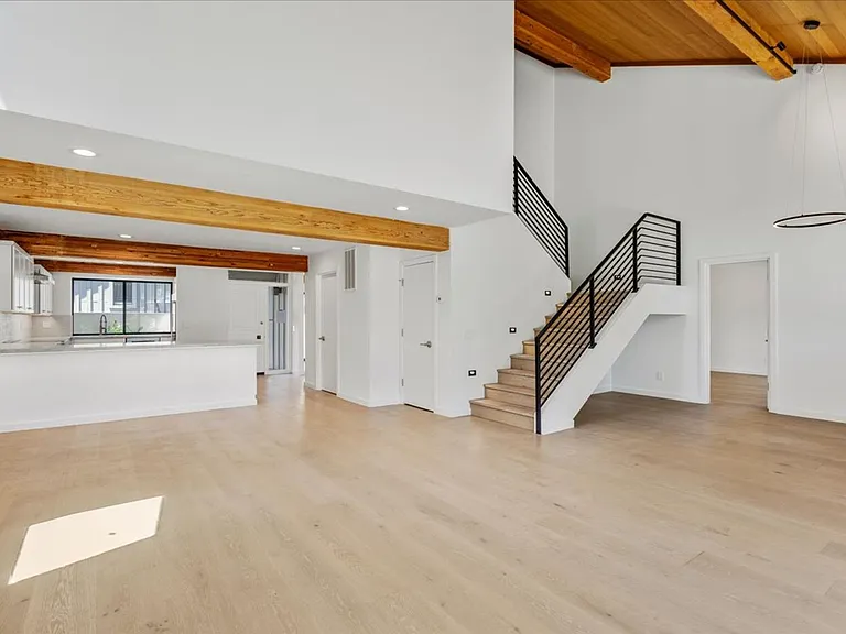 9503 Alder Ct — Photo 4