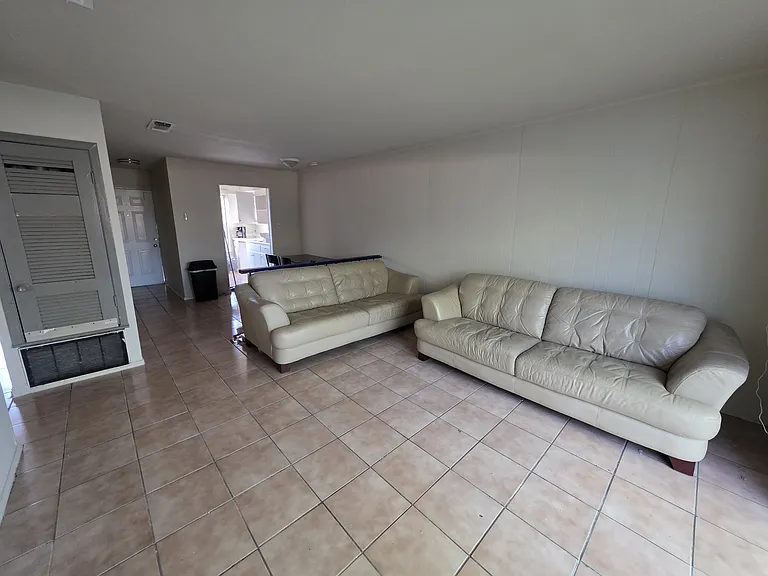903 N Meadows Dr #C — Photo 11