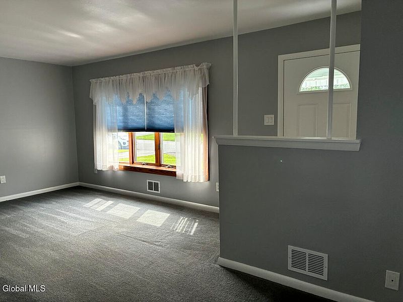5th image of 21 Huckleberry Lane
