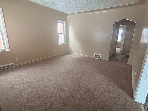 4th image of 8904 Sussex St