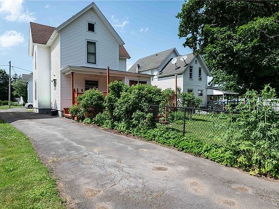 5th image of 105 Erie St