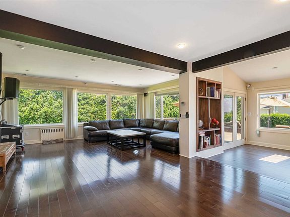 3rd image of 188 Bay Dr