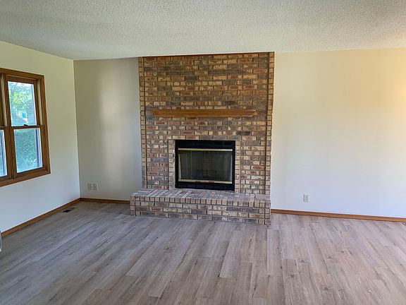3rd image of 604 E School St