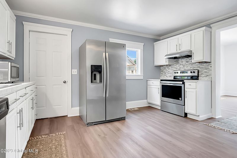 4th image of 117 Hoosac Street