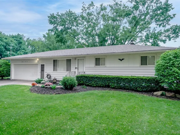 2111 Cashin St, Burton, MI 48509