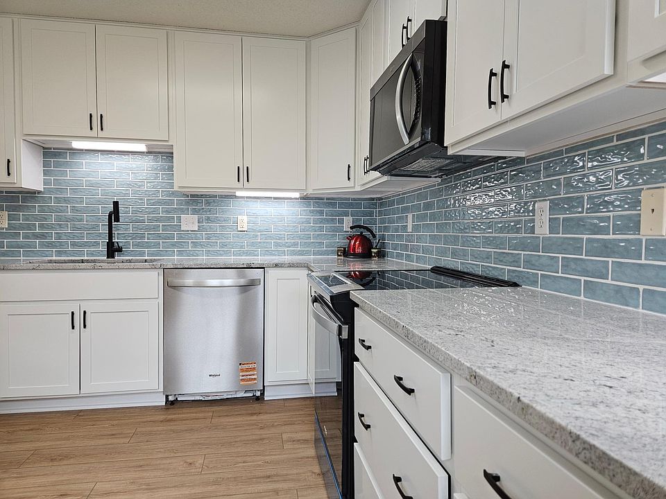 1st image of 19163 Jackson Ct NW