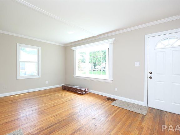 3rd image of 2115 W Gilbert Ave