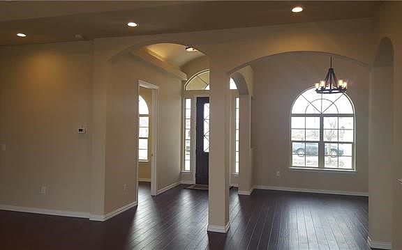 Nice arches decor and lovely wood floors. Large windows.