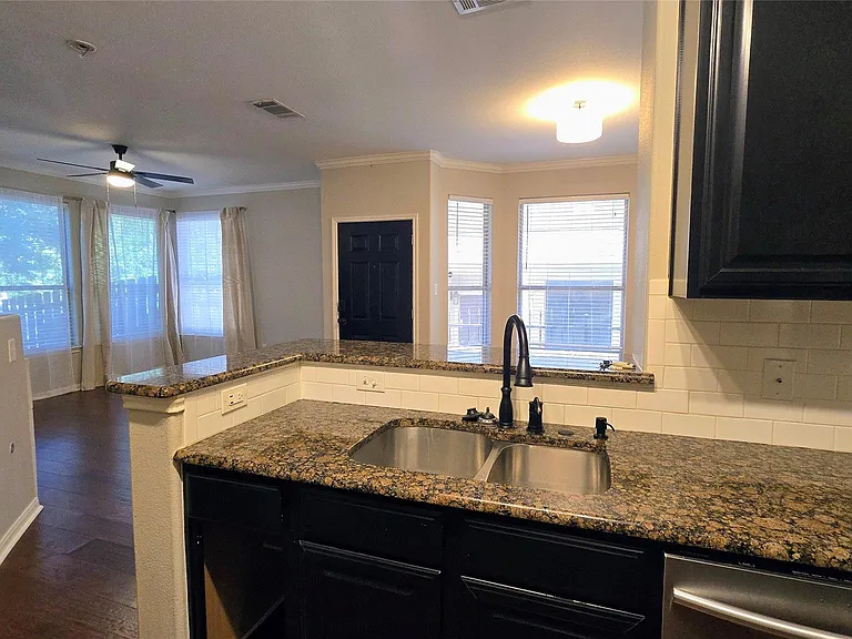 3300 Forest Creek Dr #31 — Photo 8