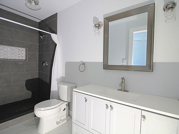 5th image of 707 S Olive St Unit 101