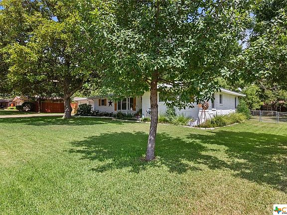 3rd image of 2409 Birdcreek Dr