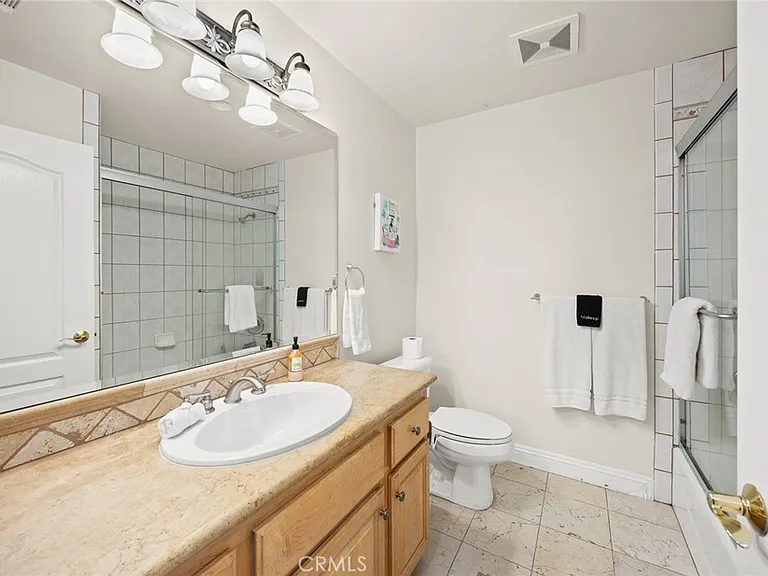 18218 Senteno — Photo 15