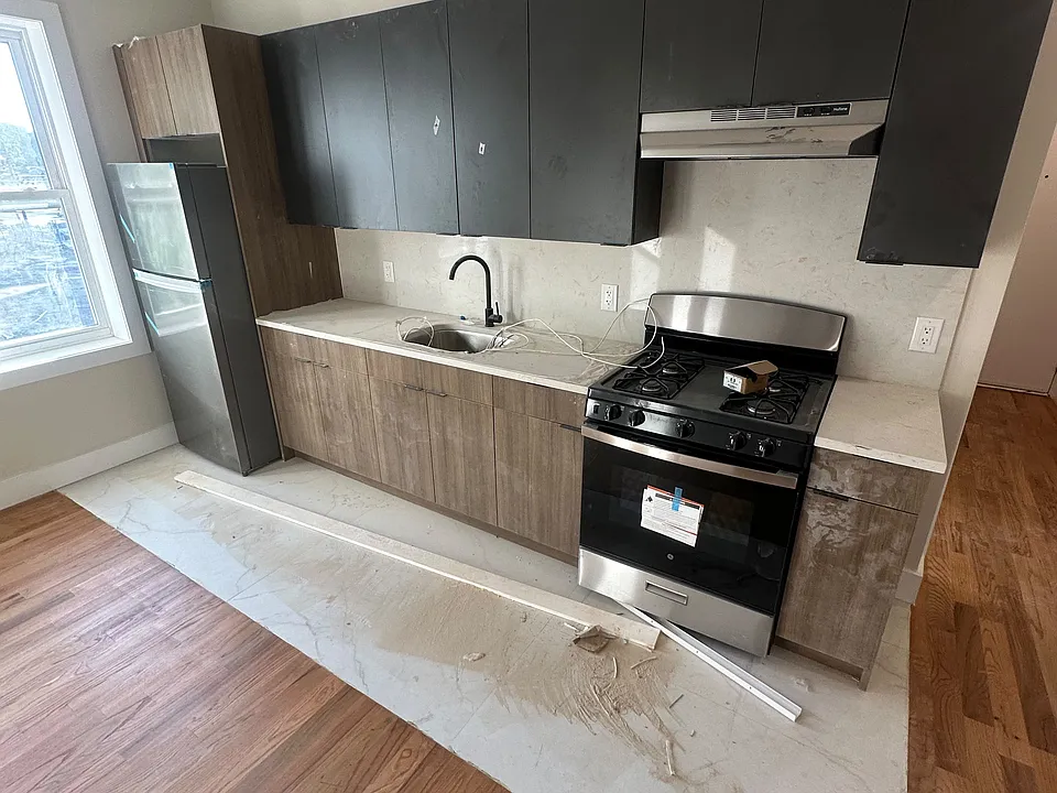 79 Broadway #208