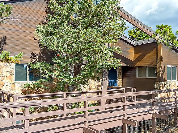 3rd image of 5566 Sugarloaf Rd