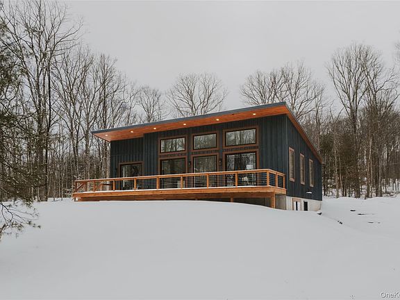 3rd image of 140 Country Road