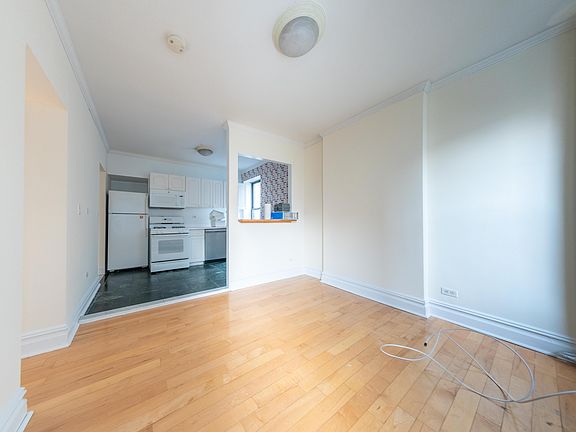 3rd image of 25 Cornelia St APT 20