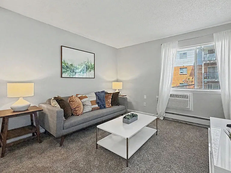 1800 Watrous Ave — Photo 3
