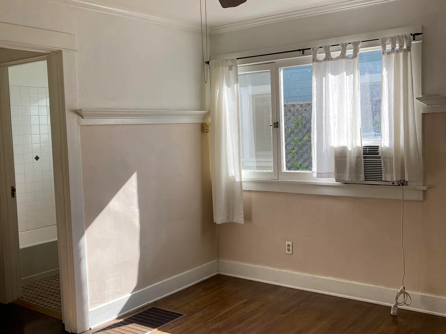 Studio, 420 sqft, $2,295 — Photo 3