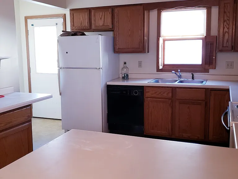 718 Washington St — Photo 4