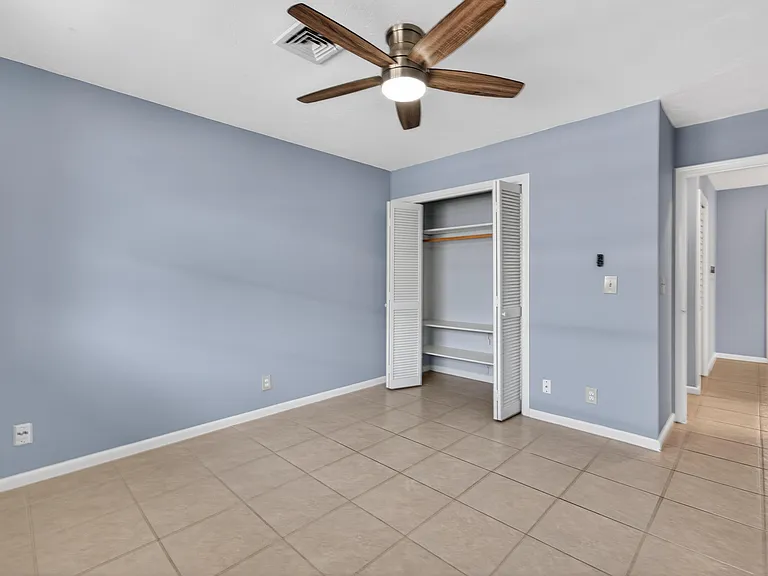 423 Pine Tree Ct #23 — Photo 12