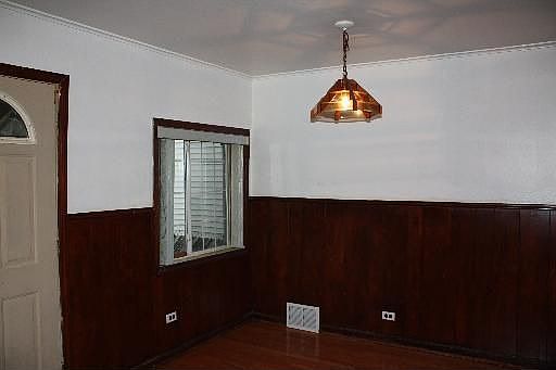 5th image of 3536 N Oriole Ave