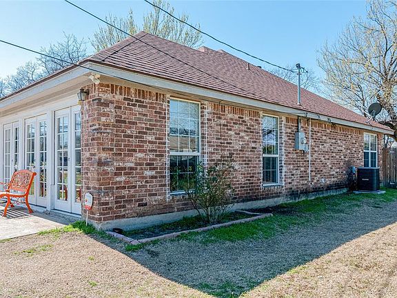 2nd image of 308 Meadow Park Dr