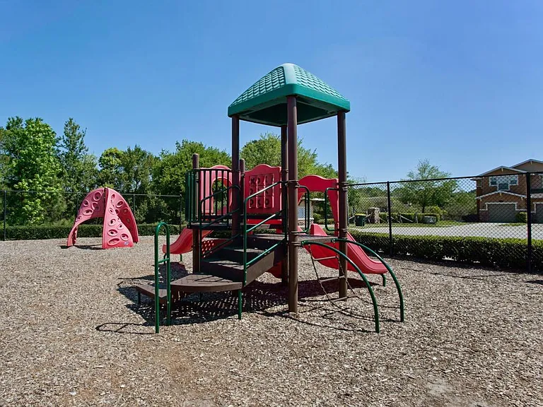 2352 Sunset Bluff Dr — Photo 16