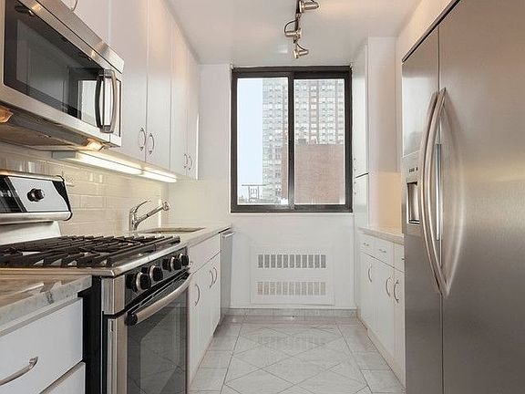 3rd image of 145 W 67th St APT 20D
