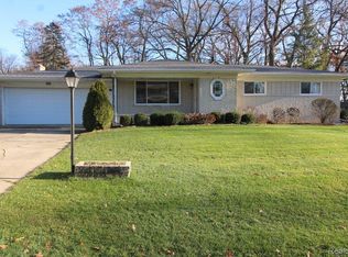 6344 Thorneycroft Dr, Shelby Township, MI 48316